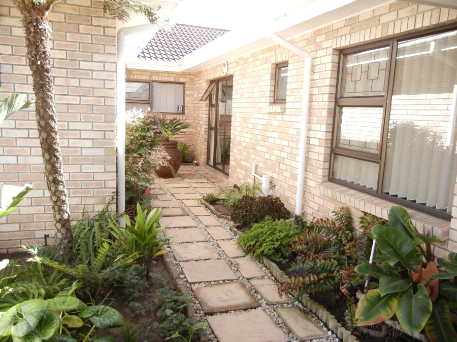 15 Bedroom Property for Sale in Summerstrand Eastern Cape